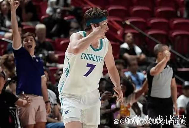 克尼普尔半场9投5中,三分5中3得到17分4篮板5助攻 克尼普尔半场9投5中,三分5中3得到17分4篮板5助攻