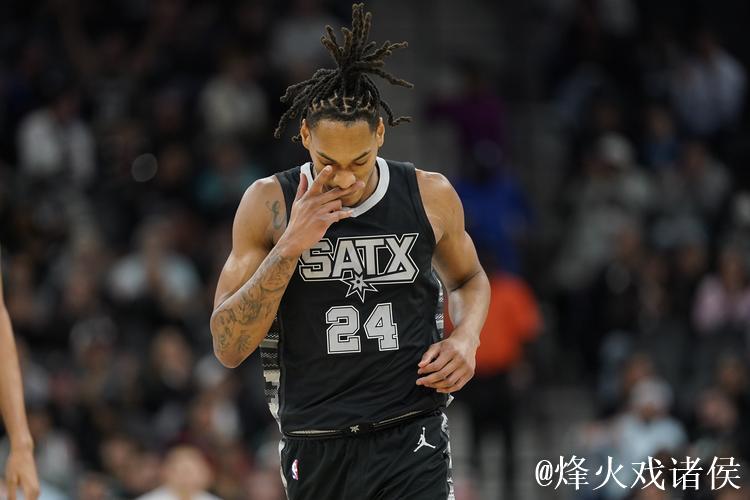 瓦塞尔抛送底线 卡斯尔暴起双手重扣 瓦塞尔抛送底线 卡斯尔暴起双手重扣