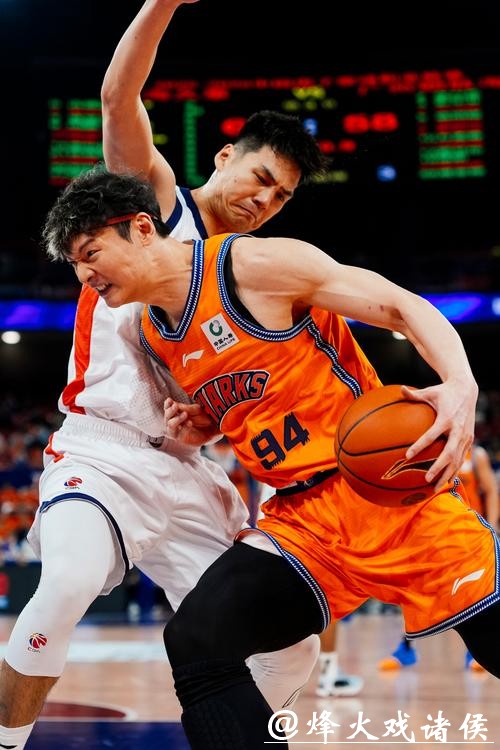 王哲林达成万分里程碑！他的传奇仍然在续写